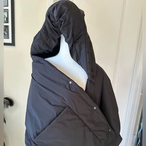 Lululemon black hooded shawl wrap